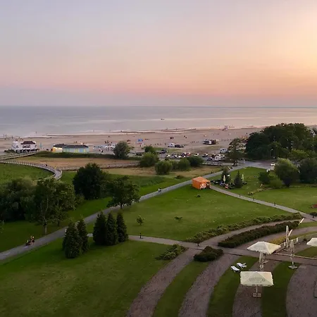 Spacious With Wifi And Parking شقة *